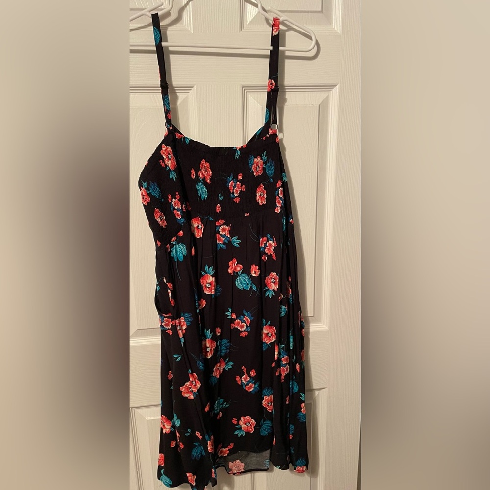 NWT Torrid Black Dress with Red and Teal Floral Pattern - Picture 2 of 6